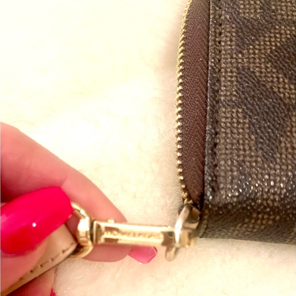 Michel Kors Wallet - Picture 6 of 6